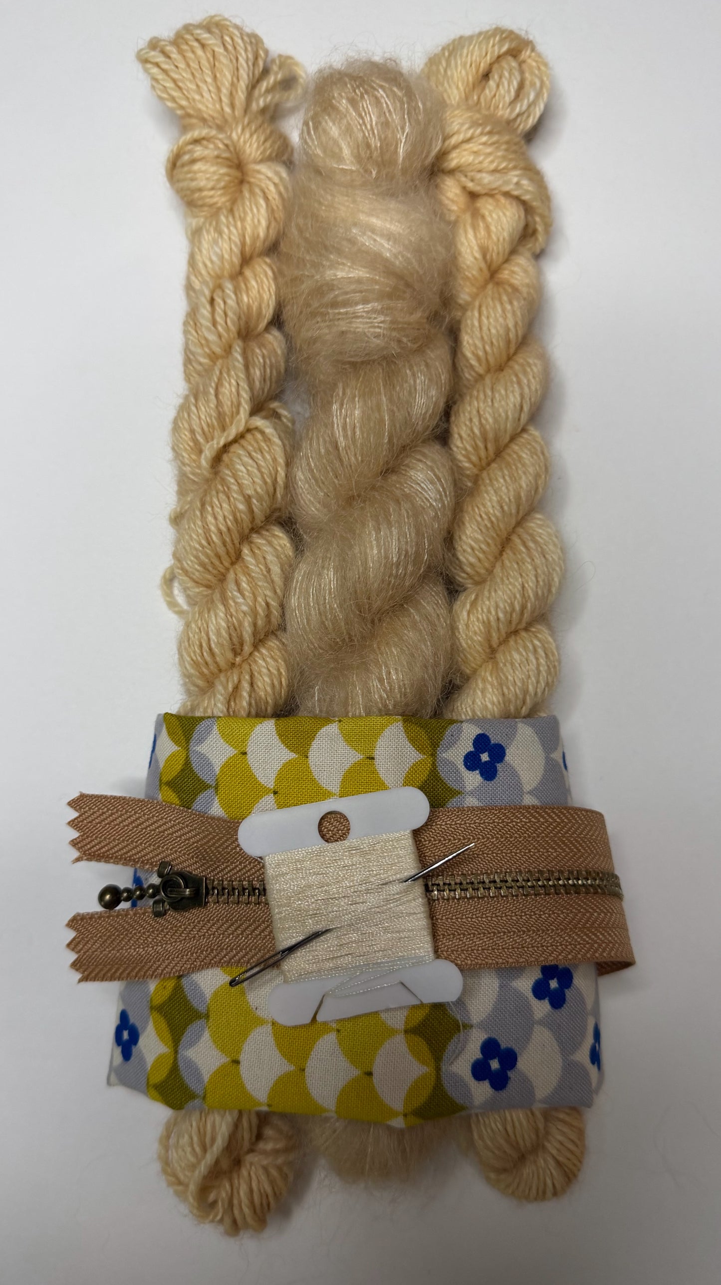 Make Up Kit: Marie Case Medium by Petite Knit