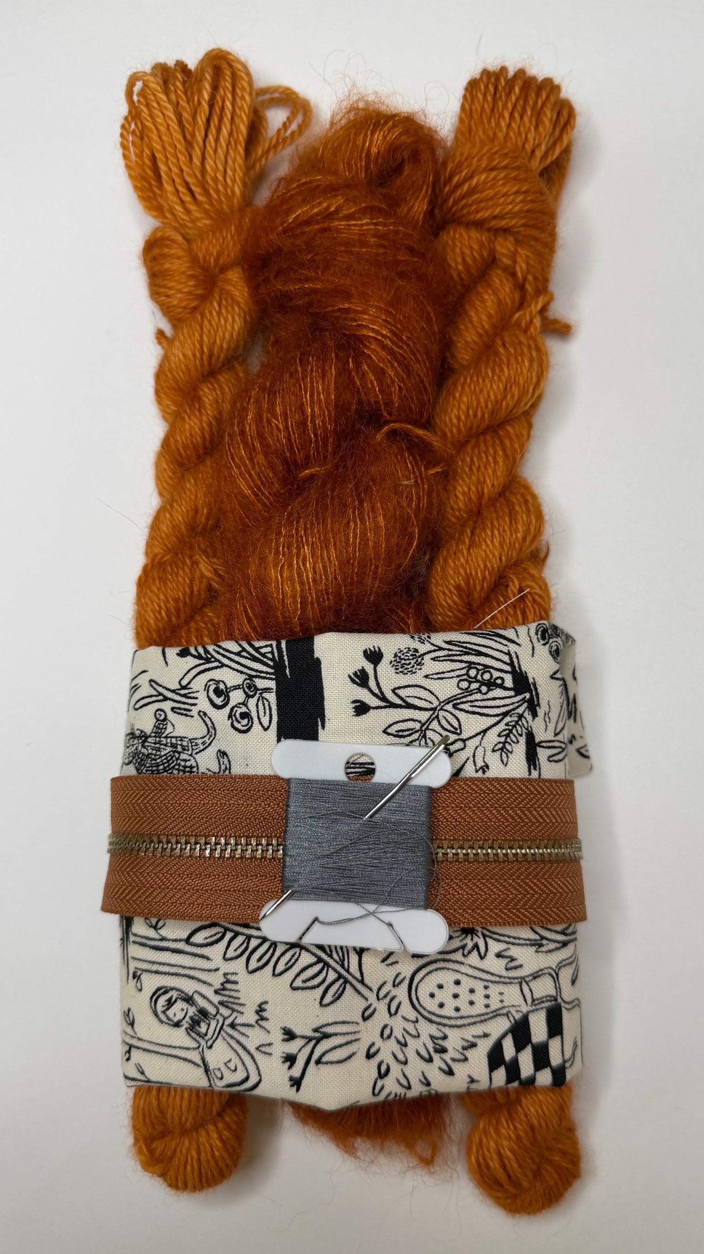 Make Up Kit: Marie Case Medium by Petite Knit